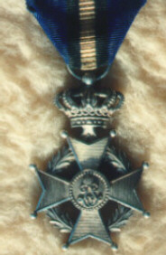 Order of Leopold II, Knight's Cross, reverse