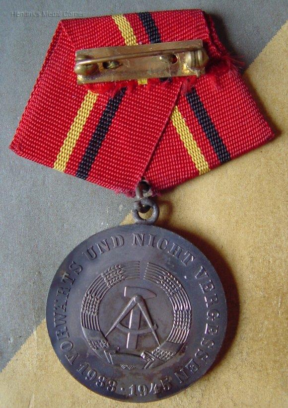 DDR Anti-Fascism Medal, reverse